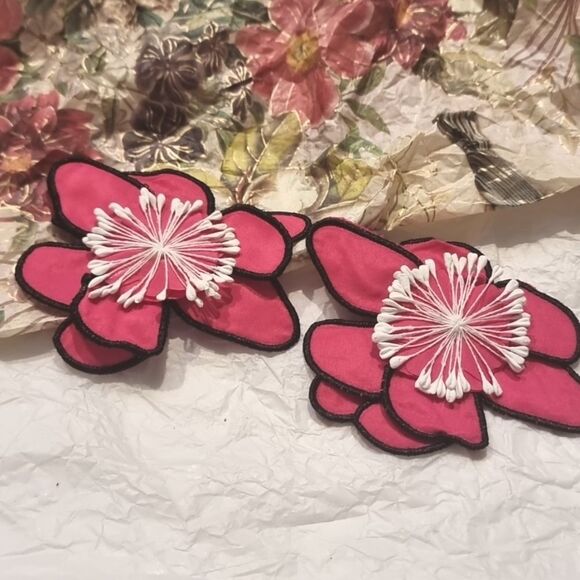New ZARA Fushia Pink & Black Floral Statement Earrings - Picture 3 of 11